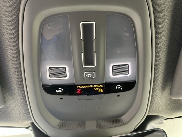 2025 Volvo XC40 Core Bright Theme