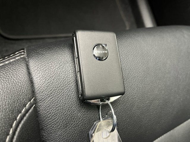 2025 Volvo XC40 Core Bright Theme