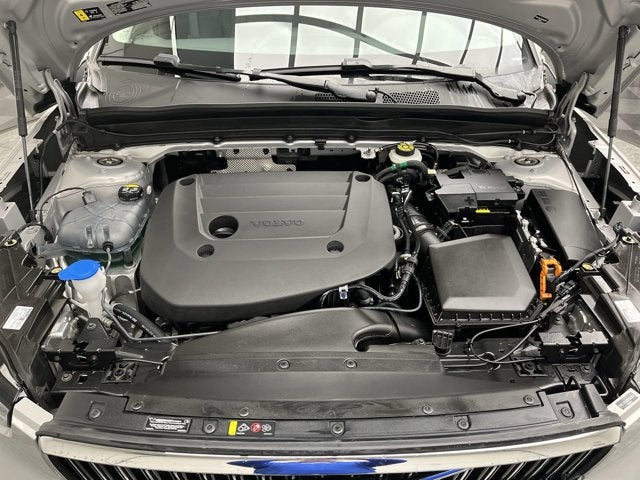 2025 Volvo XC40 Core Bright Theme