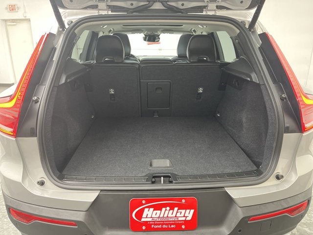 2025 Volvo XC40 Core Bright Theme