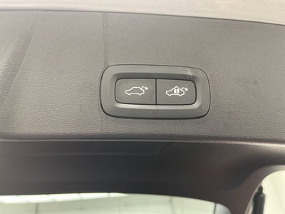 2025 Volvo XC40 Core Bright Theme