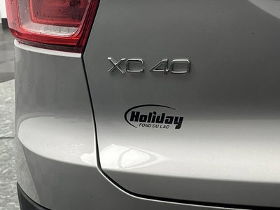 2025 Volvo XC40 Core Bright Theme