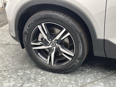 2025 Volvo XC40 Core Bright Theme