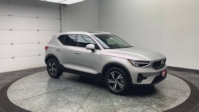 2025 Volvo XC40 Core Bright Theme