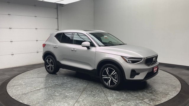 2025 Volvo XC40 Core Bright Theme