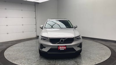 2025 Volvo XC40 Core Bright Theme