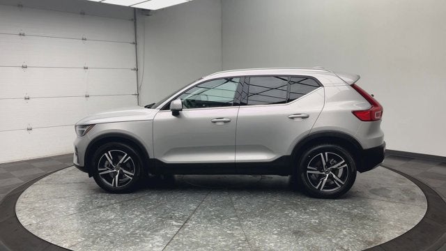 2025 Volvo XC40 Core Bright Theme