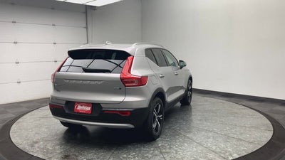 2025 Volvo XC40 Core Bright Theme