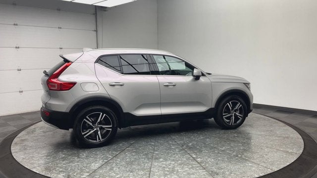 2025 Volvo XC40 Core Bright Theme