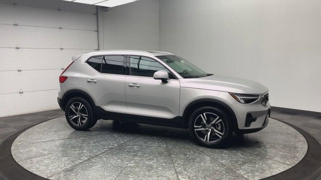2025 Volvo XC40 Core Bright Theme
