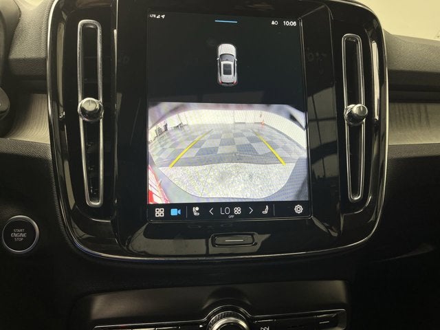 2025 Volvo XC40 Core Bright Theme