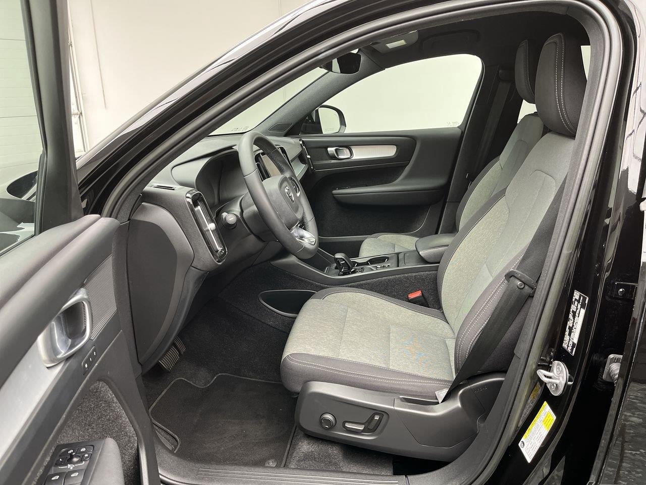 2023 Volvo Xc40 Core