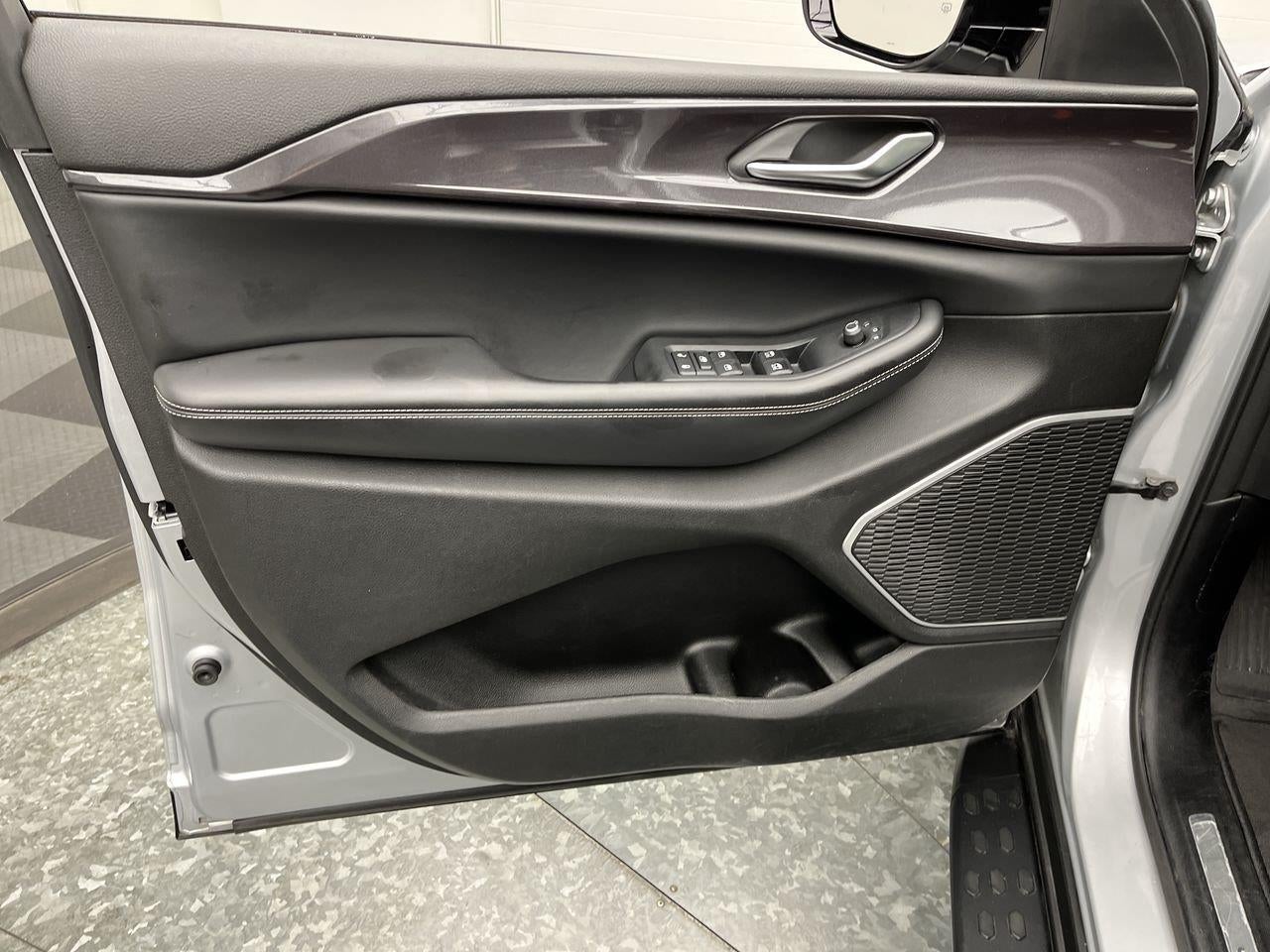 2022 Jeep Grand Cherokee L Altitude