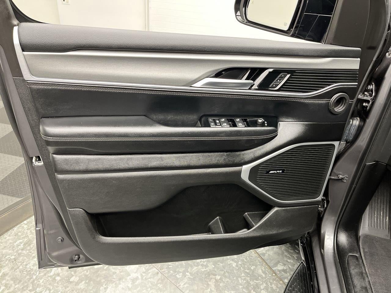 2024 Jeep Wagoneer Series II Carbide