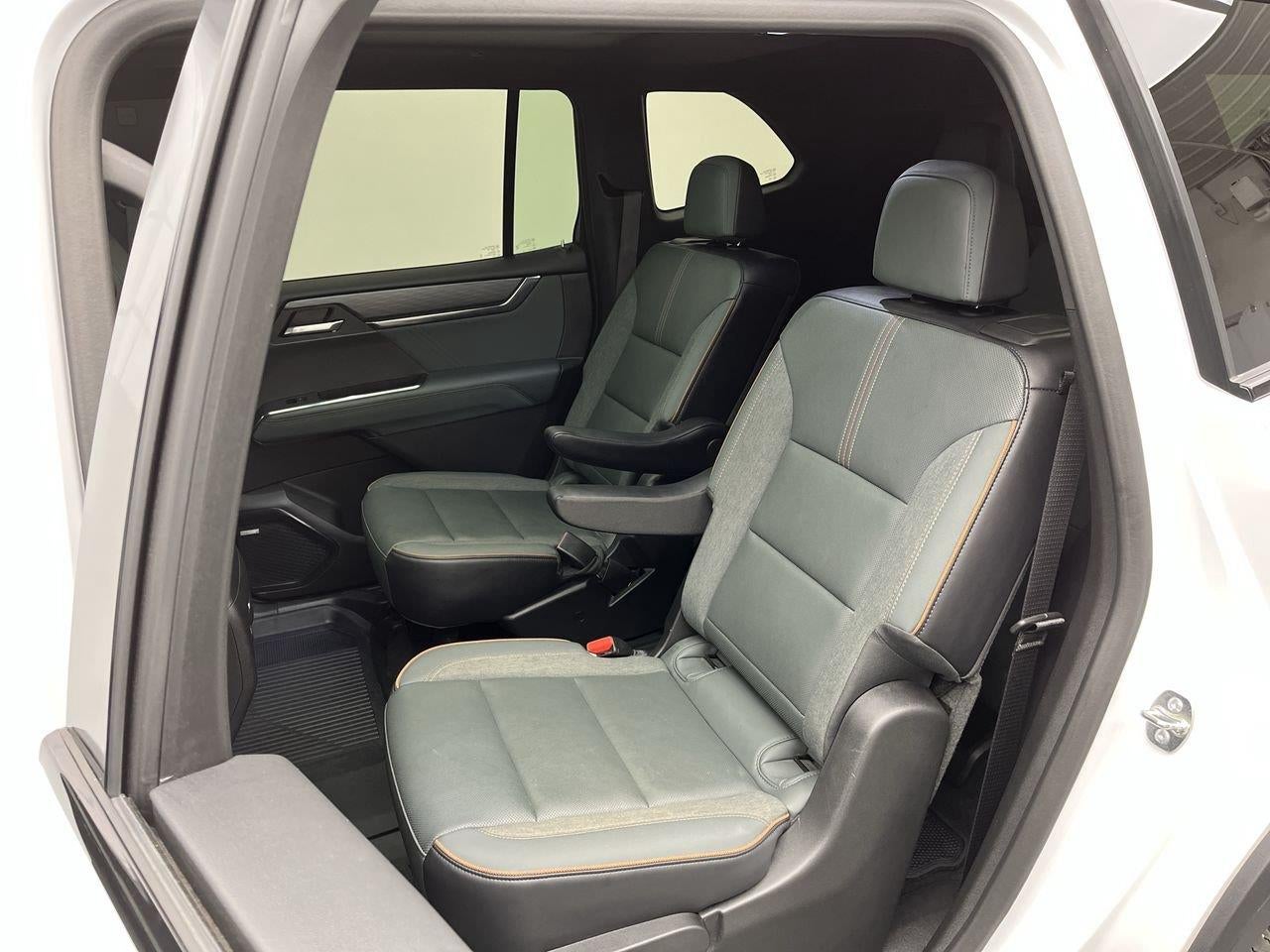 2025 GMC Acadia AT4