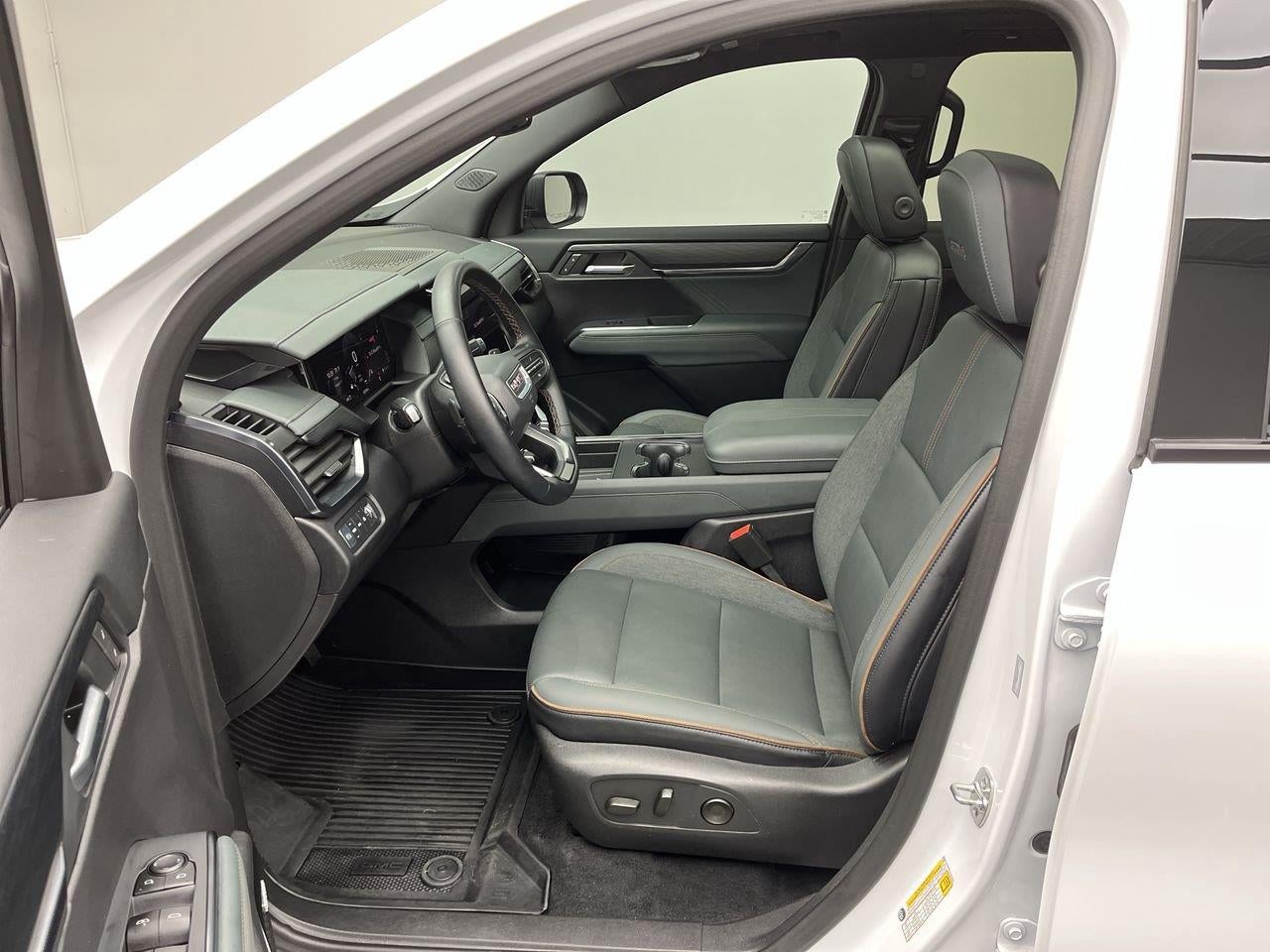 2025 GMC Acadia AT4