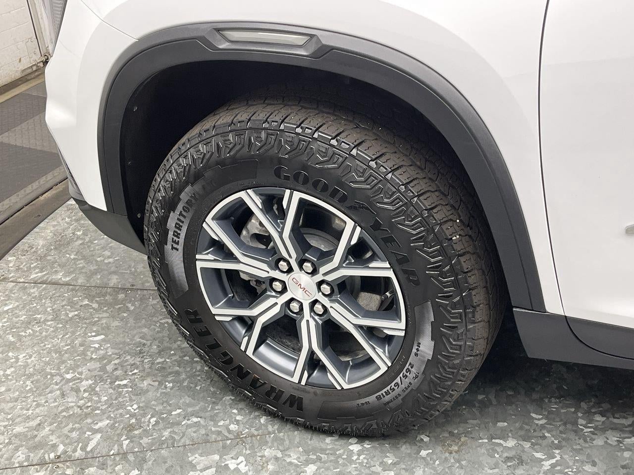 2025 GMC Acadia AT4