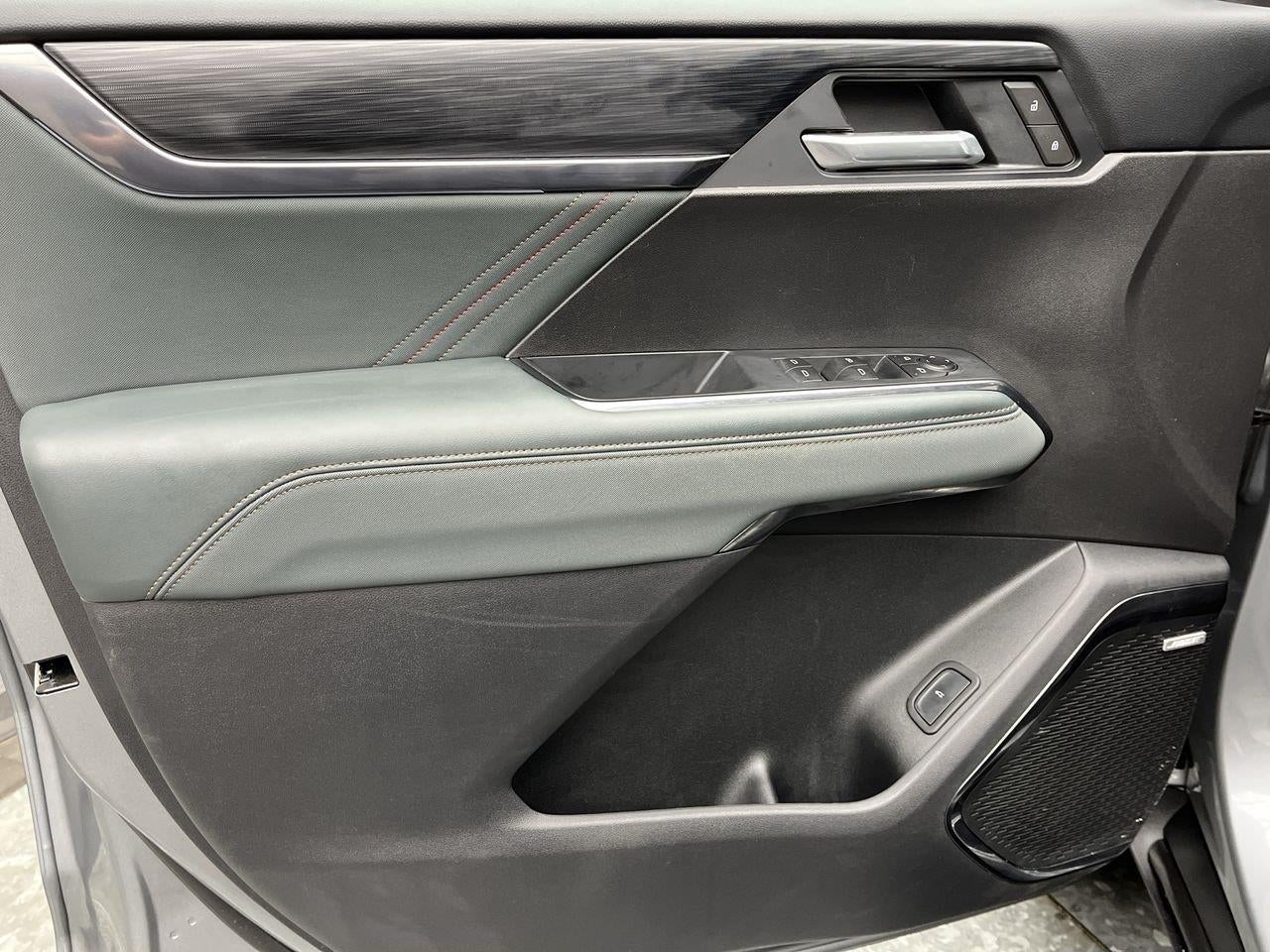 2025 GMC Acadia AT4