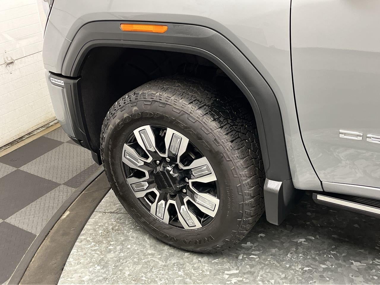 2025 GMC Sierra 2500HD Denali
