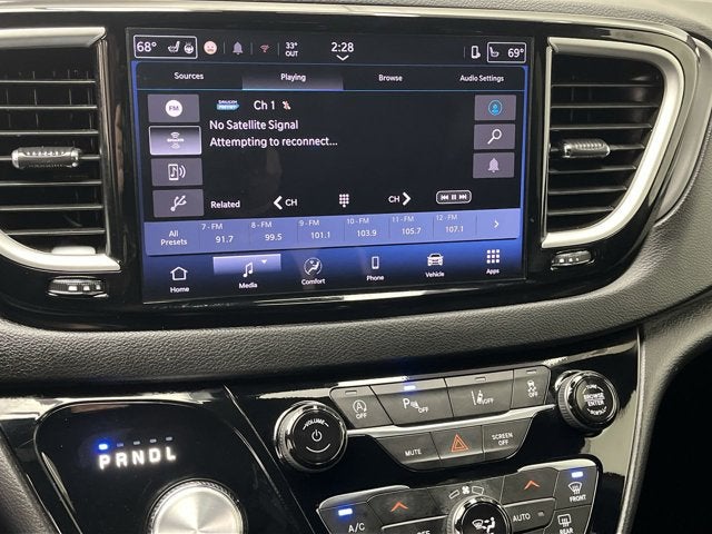 2025 Chrysler Pacifica Select