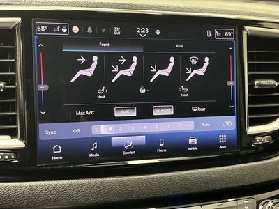 2025 Chrysler Pacifica Select