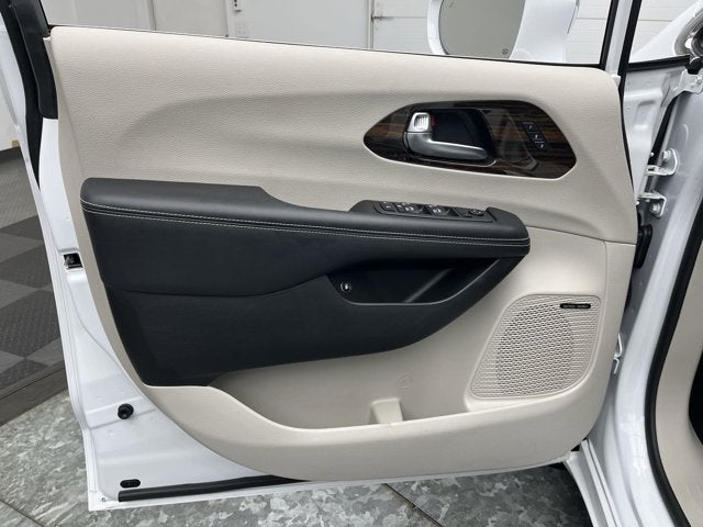 2022 Chrysler Pacifica Hybrid Limited