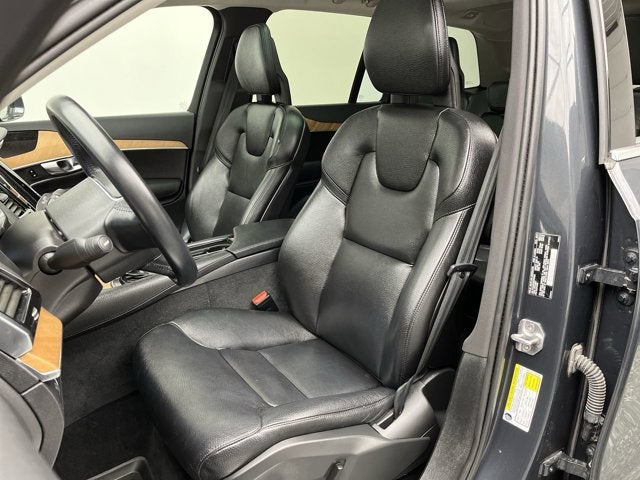 2022 Volvo XC90 Momentum