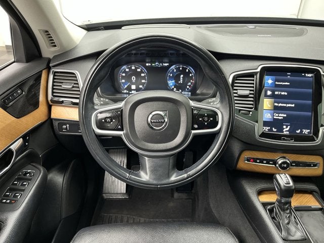 2022 Volvo XC90 Momentum