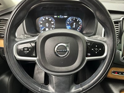 2022 Volvo XC90 Momentum