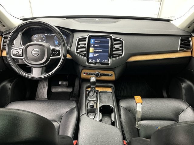 2022 Volvo XC90 Momentum
