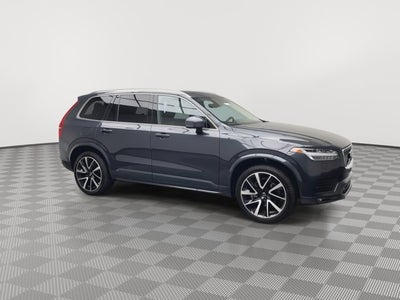 2022 Volvo XC90 Momentum