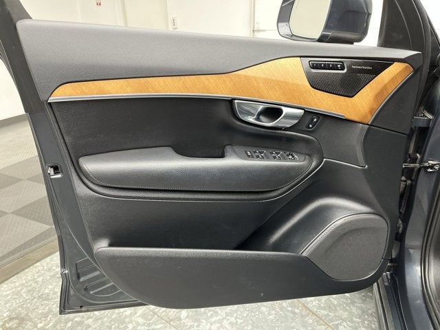 2022 Volvo XC90 Momentum