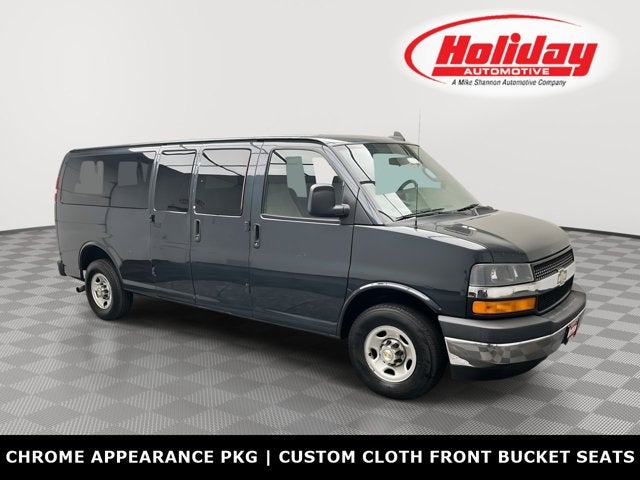 2017 Chevrolet Express Passenger LT