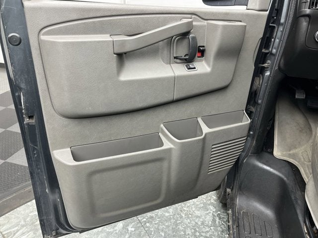 2017 Chevrolet Express Passenger LT