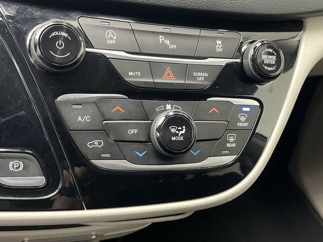 2021 Chrysler Voyager L