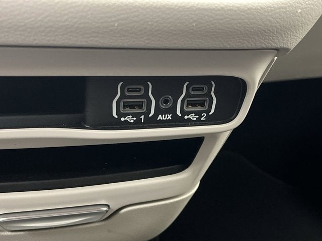 2021 Chrysler Voyager L