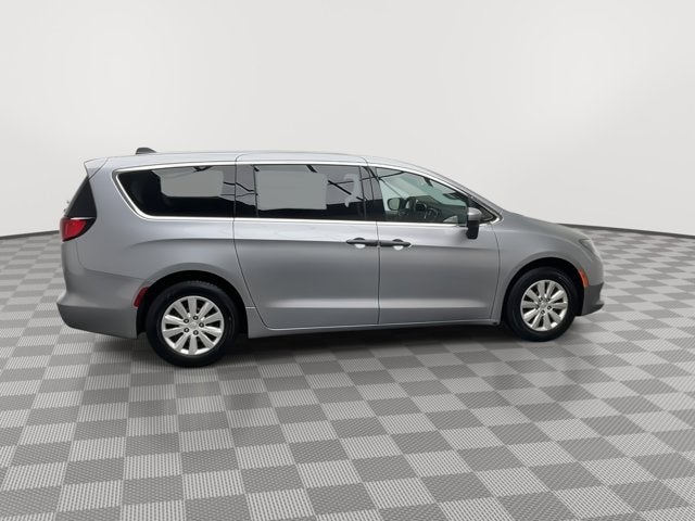 2021 Chrysler Voyager L