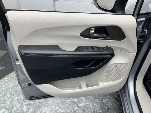 2021 Chrysler Voyager L