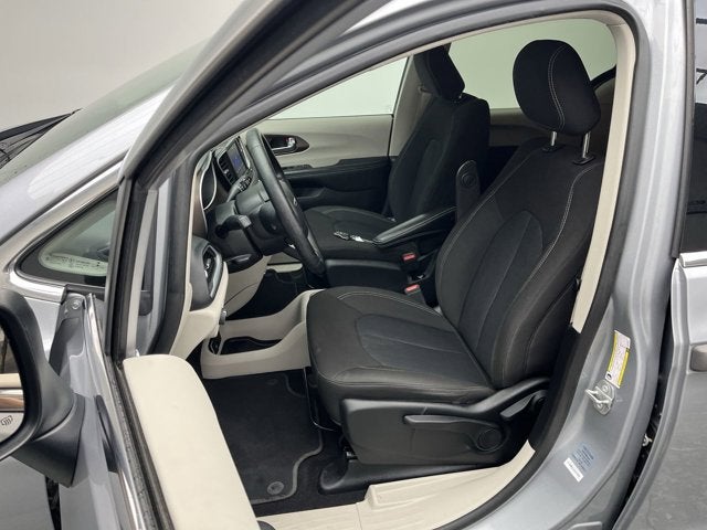 2021 Chrysler Voyager L