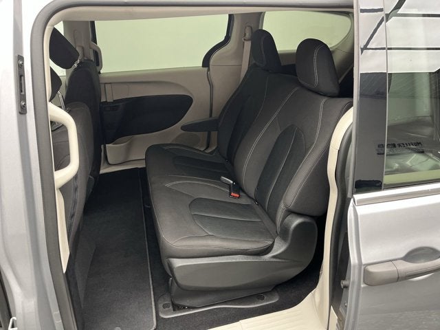 2021 Chrysler Voyager L
