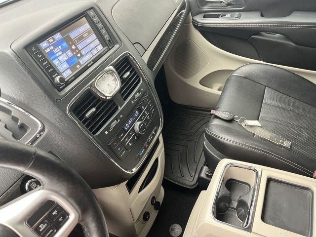 2015 Chrysler Town & Country Touring-L