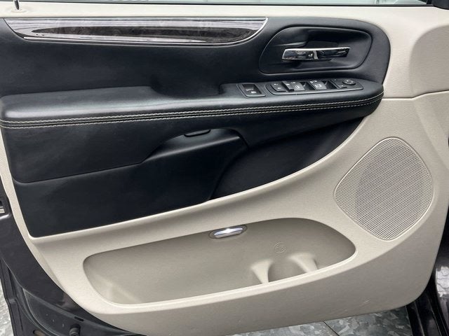 2015 Chrysler Town & Country Touring-L