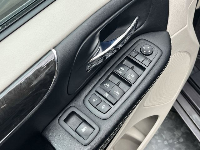 2015 Chrysler Town & Country Touring-L