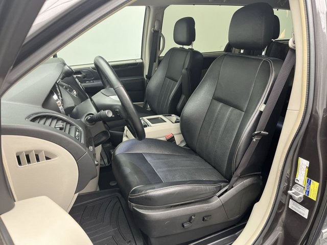 2015 Chrysler Town & Country Touring-L