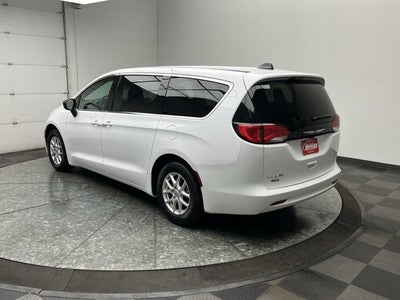 2024 Chrysler Voyager LX