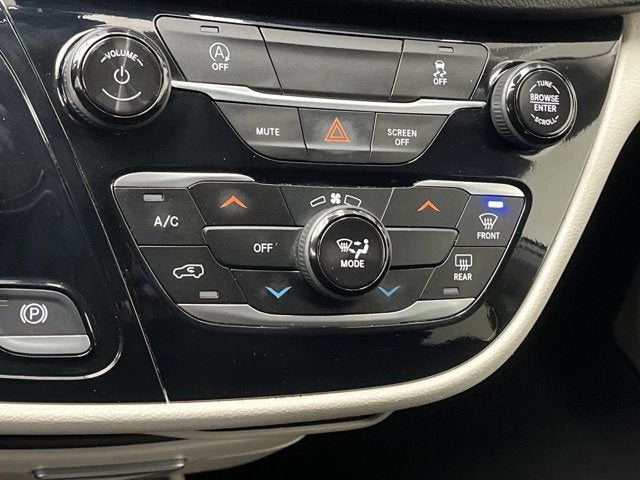 2024 Chrysler Voyager LX