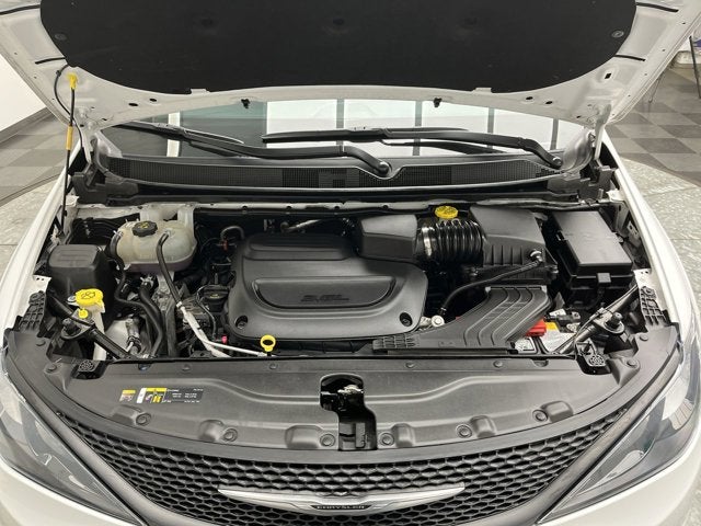 2024 Chrysler Voyager LX