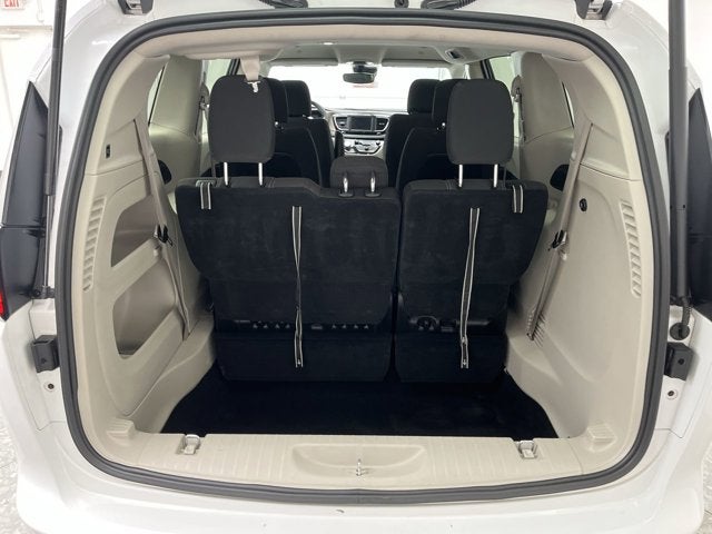 2024 Chrysler Voyager LX