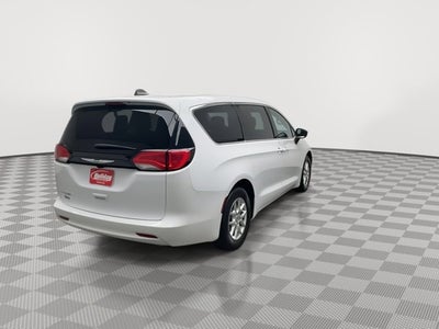 2024 Chrysler Voyager LX