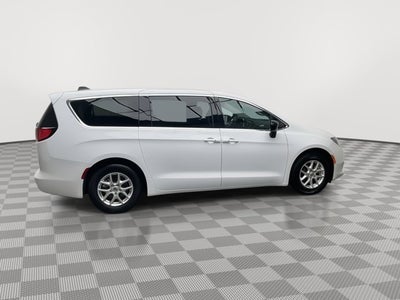 2024 Chrysler Voyager LX